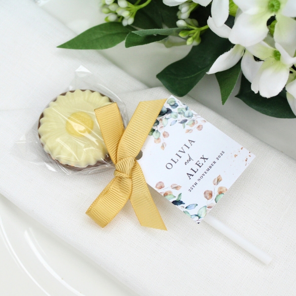 Small Daisy Chocolate Lollipops - Image 3